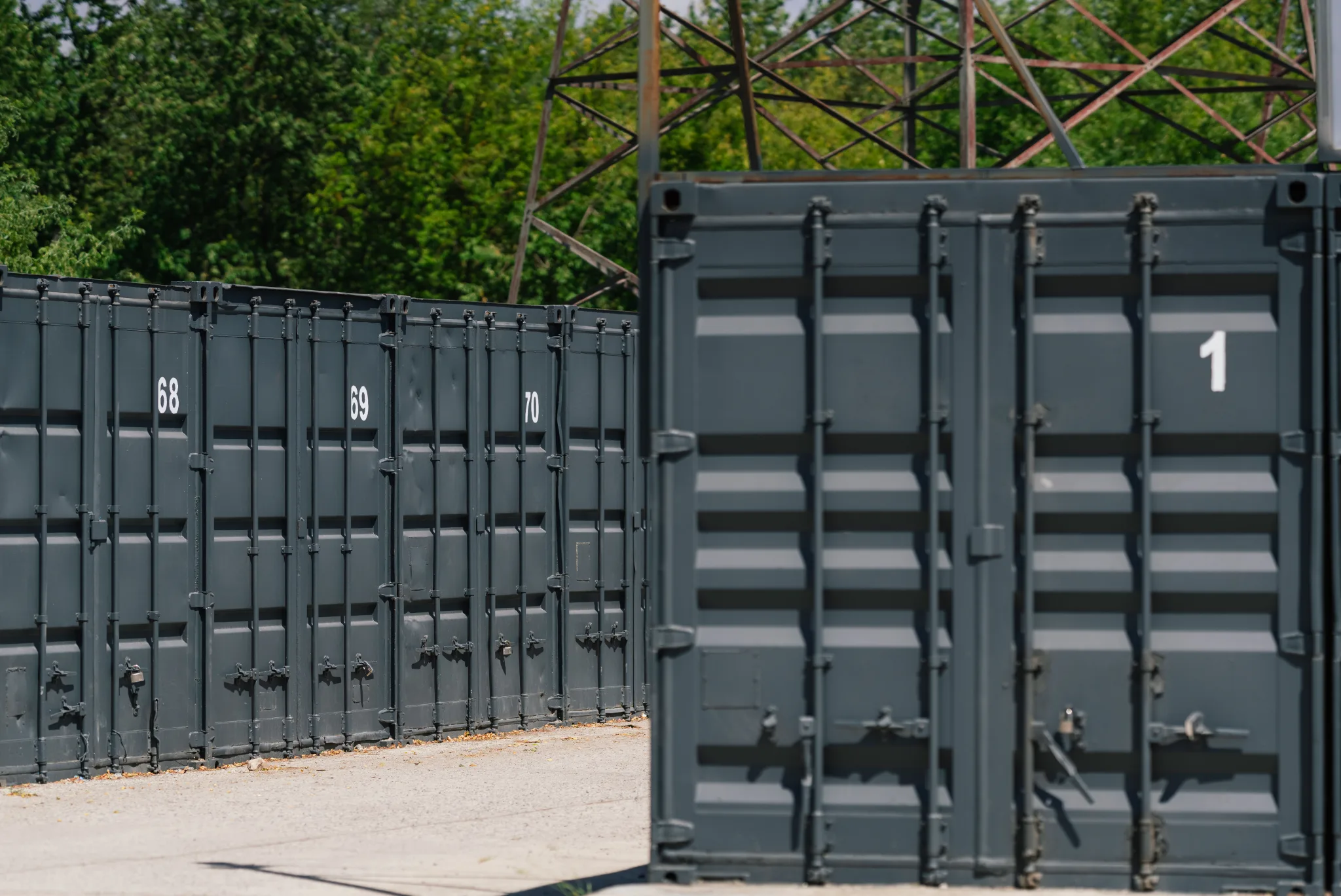 Kontenery magazynowe na terenie Celtic Self Storage Piaseczno